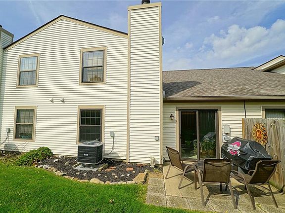 3rd image of 8473 Woodgrove Ct
