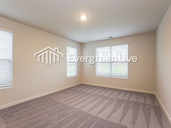 3rd image of 856 Bur Oak Ct