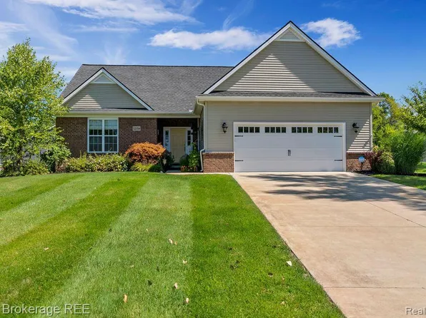 12359 Wolfberry Ct, Fenton, MI 48430