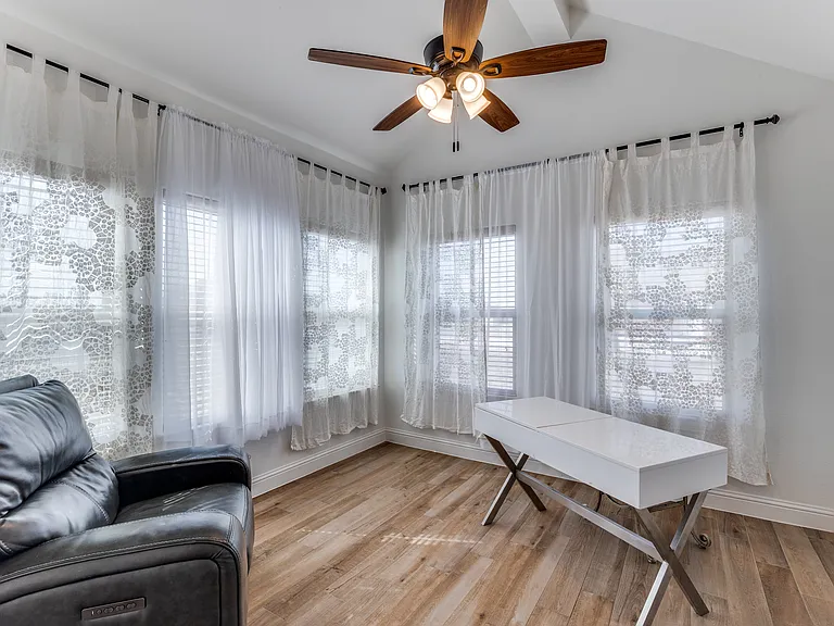 250 Alondrita St — Photo 15