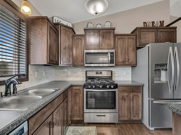 2nd image of 909 4th St NE