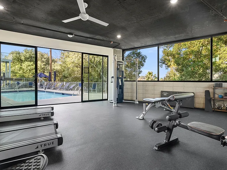 Arroyo LA Designer Studio Community Living — Photo 3