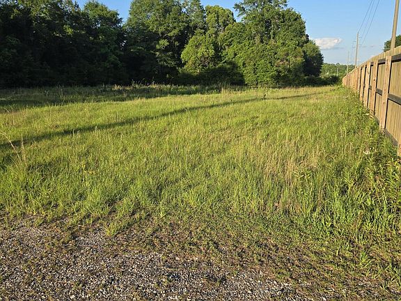 3rd image of 104 N Treadwell Rd