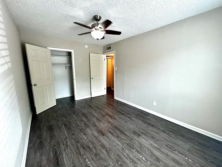 2401 Manor Rd #109 — Photo 11