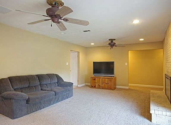 3rd image of 2200 Terry Ln