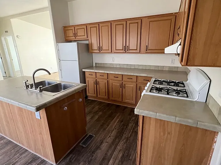 1915 N Park Ave #2 — Photo 4