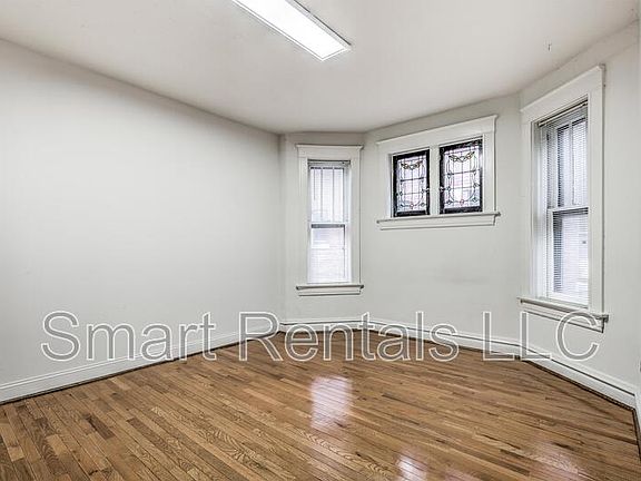 2nd image of 1722 Waverly Pl E