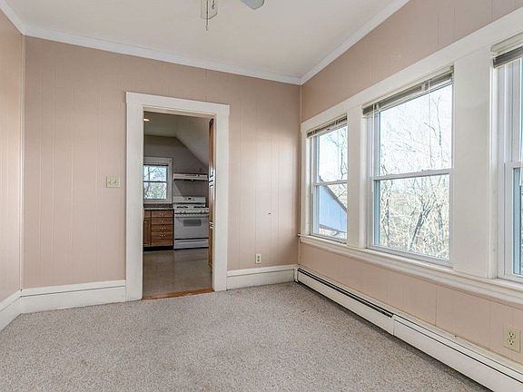 3rd image of 366 Commercial St Floor 2