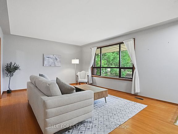 5th image of 1668 Hamilton Rd