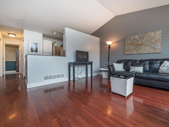 3rd image of 9636 Orangewood Dr