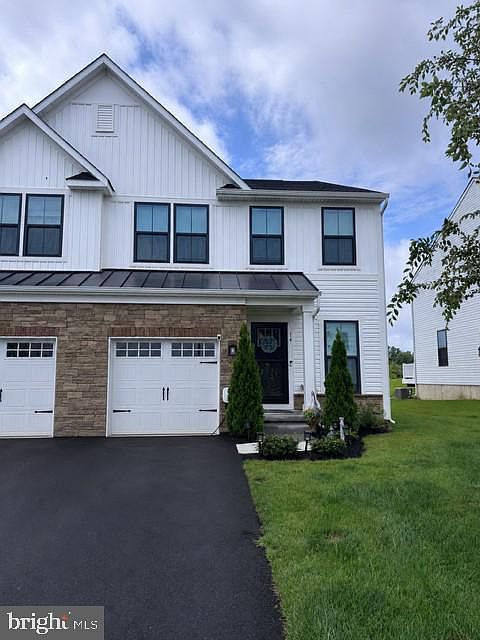 1st image of 14 Cinnamon Ln