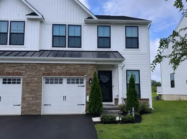 14 Cinnamon Ln, Mount Laurel, NJ 08054