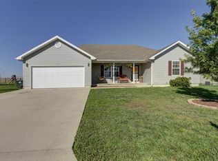 637 S Water St, Seymour, MO 65746