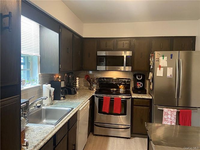 1st image of 7 Crescent Dr APT 25