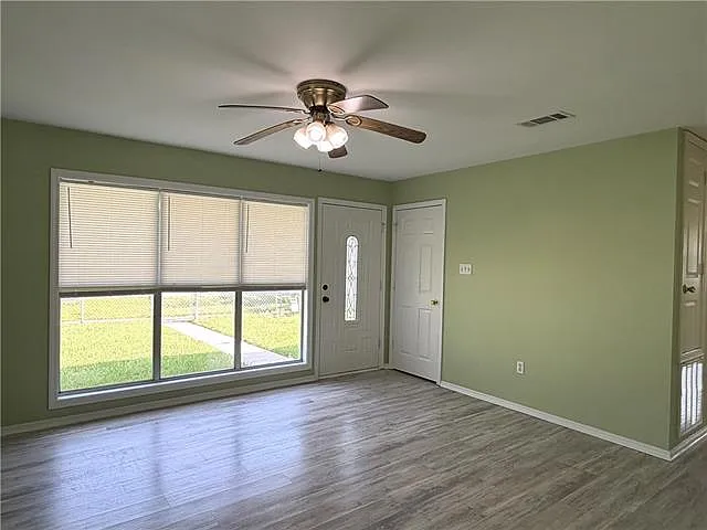 3068 Effie St — Photo 3