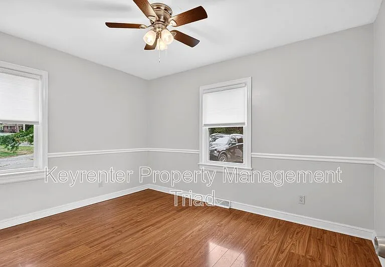 704 E Lexington Ave — Photo 27