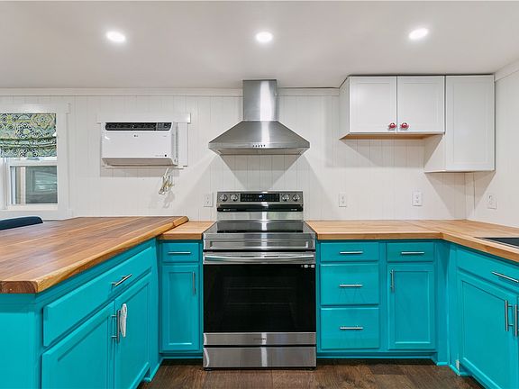 2nd image of 1700 Demere Rd