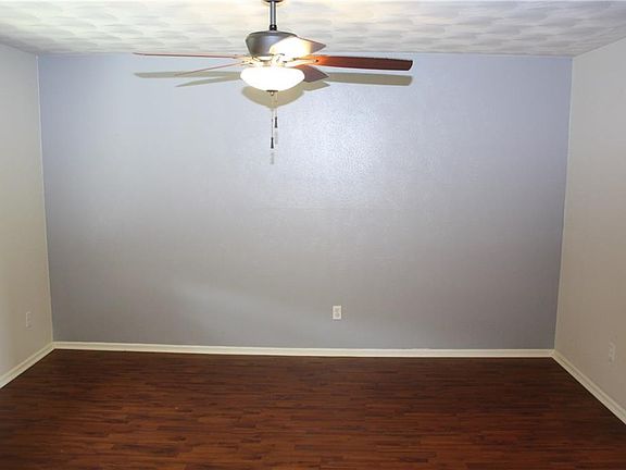 3rd image of 422 Beverly Dr