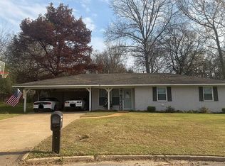 1570 Oakview Cir, Tupelo, MS 38804