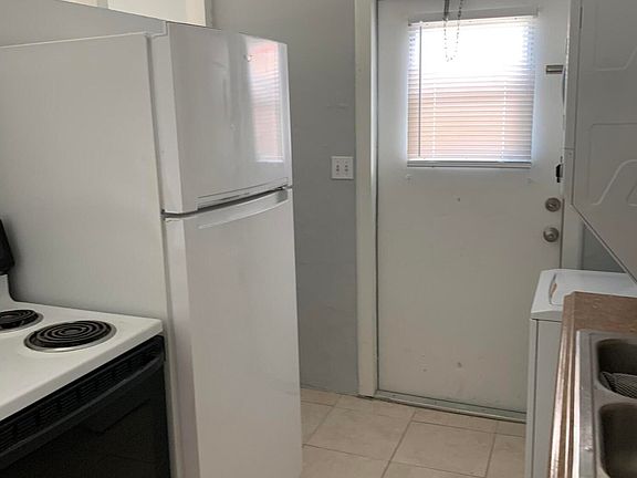 4th image of 411 Jefferson Ave #411