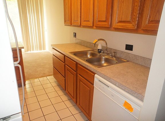 2nd image of 5800 Oakwood Dr Unit 2M