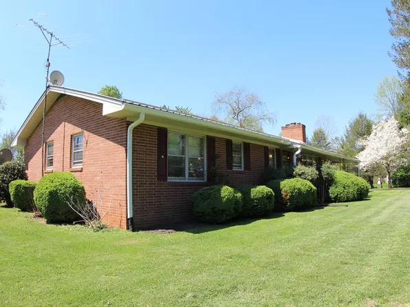 11830 Ararat Hwy, Claudville, VA 24076