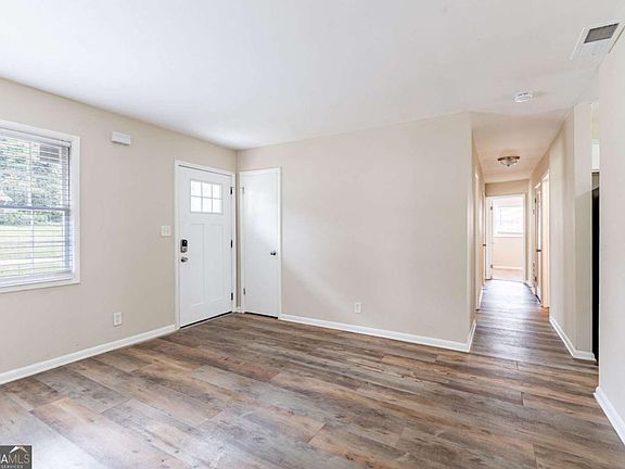5th image of 3851 Bonnie Ln SE