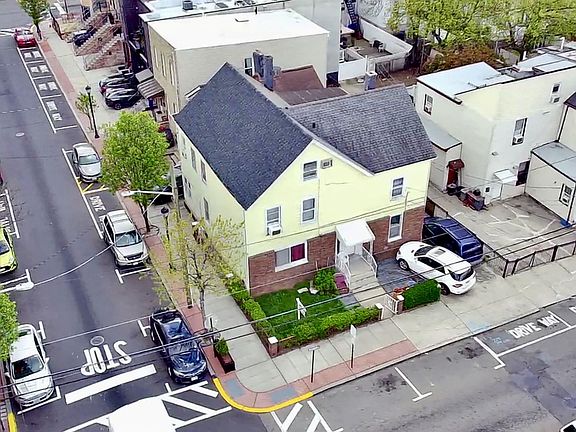 4th image of 217-219 New York Ave