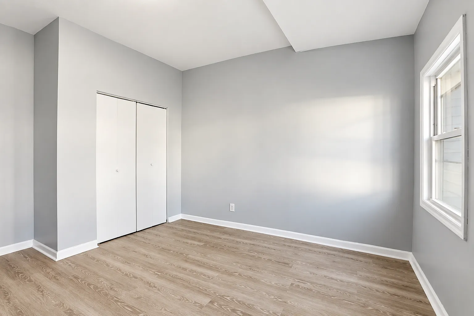 4 bed, $2,300 — Photo 4