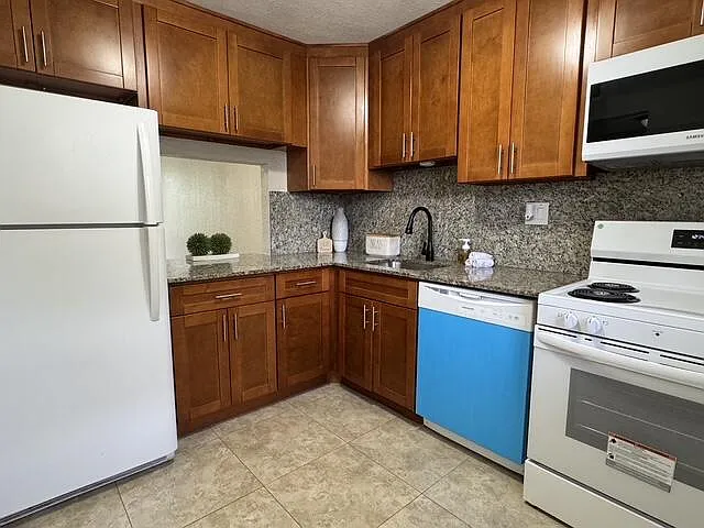 8411 Lagos De Campo Blvd #204U — Photo 6