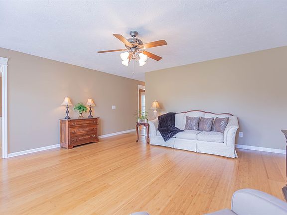 5th image of 1322 Dann Dr