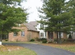 10055 Fernbrooke Dr, Brighton, MI 48116