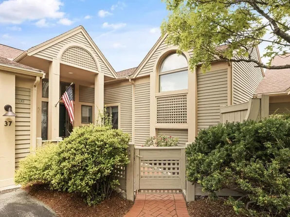 7 Wainwright Rd Unit 37, Winchester, MA 01890
