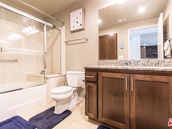 4th image of 21301 Erwin St Unit 203