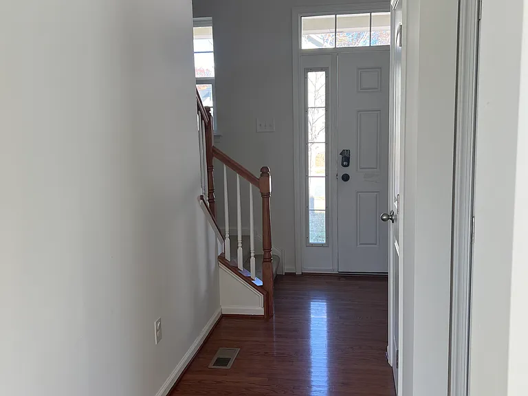 86 Munro Rd — Photo 2