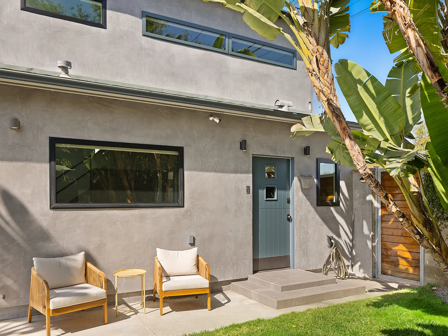 1089 1/2 Palms Blvd — Photo 1