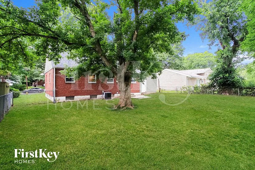 4 bed, 2.0 bath, 1620 sqft, $2,415 — Photo 2