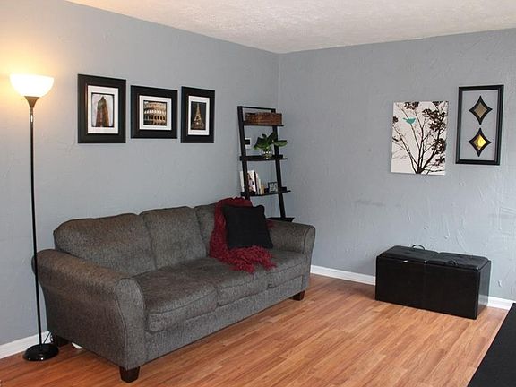 5th image of 369 E Lake Ave
