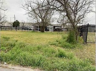 2905 Des Chaumes St, Houston, TX 77026