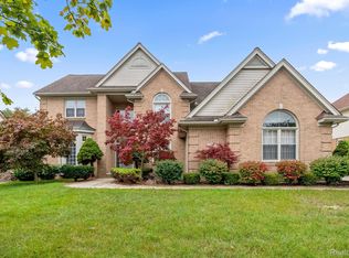 306 Pinehurst Dr, Canton, MI 48188