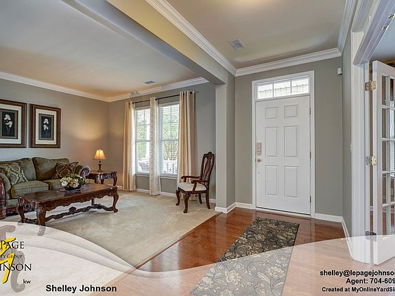 3rd image of 6219 Colonial Garden Dr