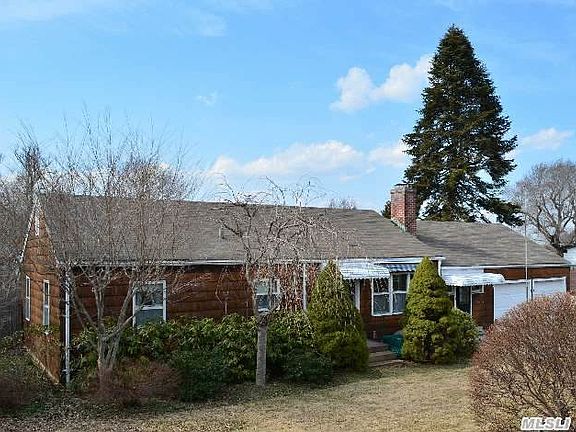 2nd image of 10 Underhill Ave