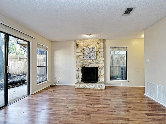 3rd image of 1301 Spyglass Dr #B