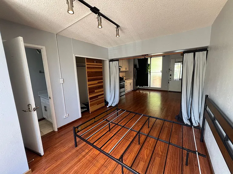 2140 10th Ave #405 — Photo 3