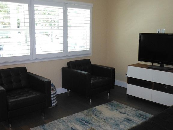 3rd image of 1257 Magnolia Ave