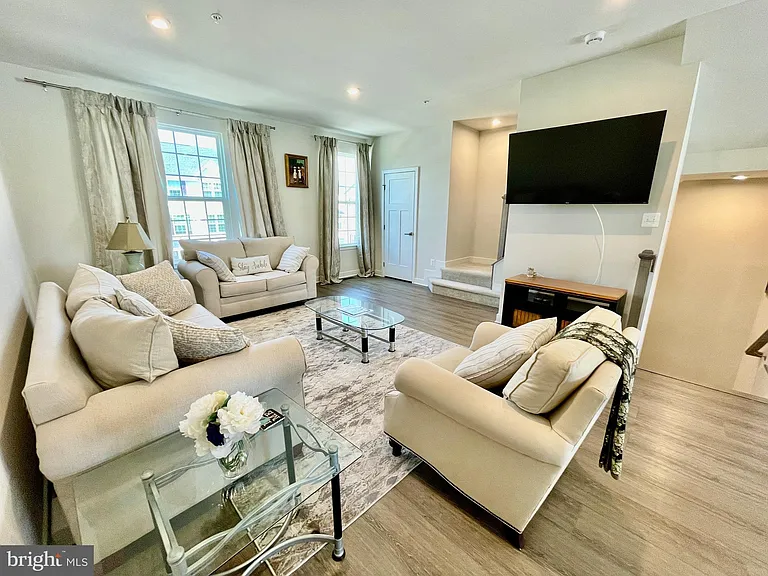 1518 Wilmer Park Ln — Photo 8