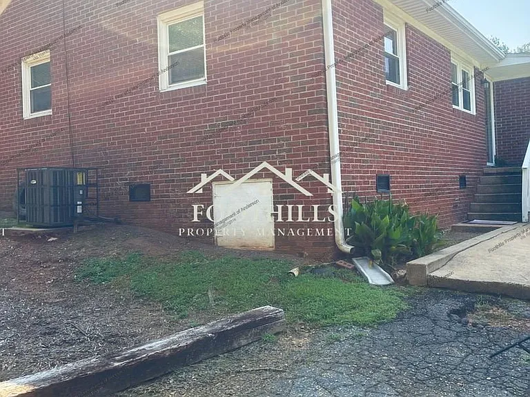 202 Kennemore St #8 — Photo 9