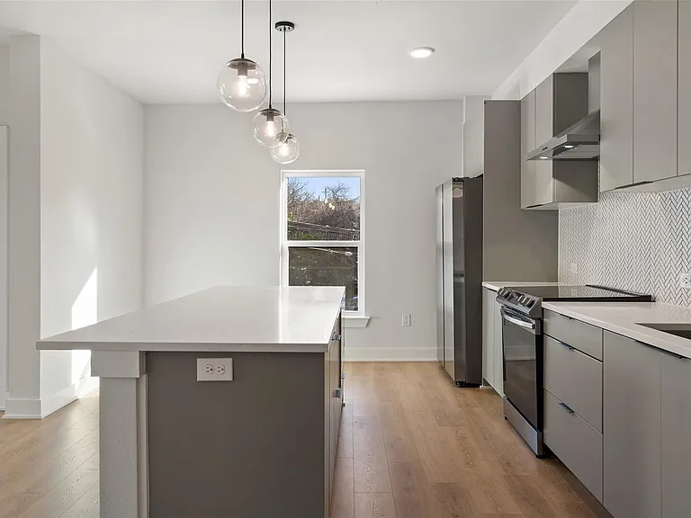2500 Longview St #222 — Photo 8