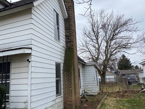 3rd image of 2211 S Douglas St