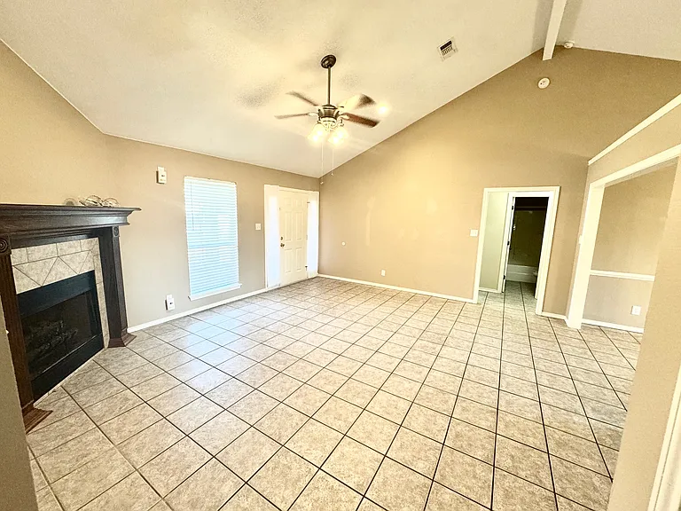 604 Harris Dr — Photo 4